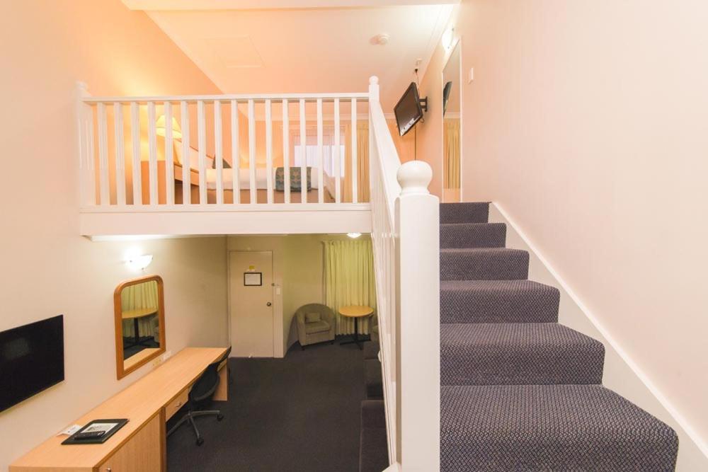 Harbour Sails Motor 4*