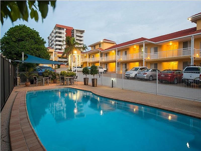 Harbour Sails Motor 4* Gladstone